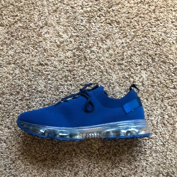 Running Shoes - Picture 2 of 5